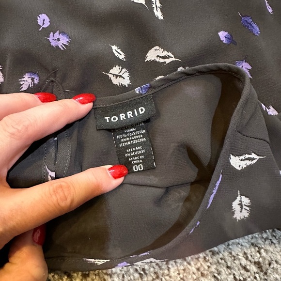 Torrid Size 00 XL 0X Grey & Purple Feather Chiffon Blouse  #94785 - Picture 10 of 13